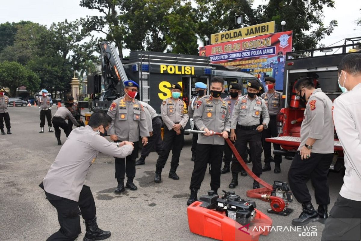 Kapolda Jambi periksa kesiapan  armada dan perlengkapan penanggulangan karhutla