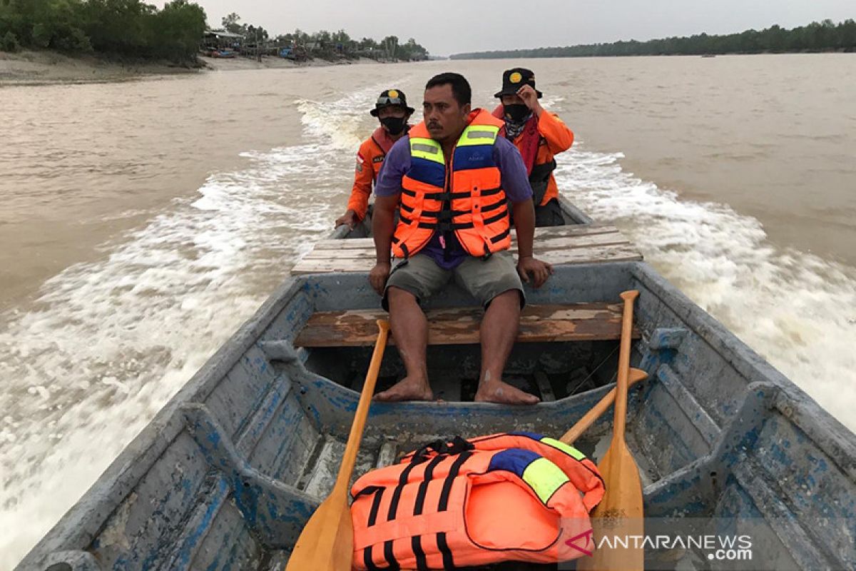 Kapal nelayan karam di perairan Rohil Riau, lima orang selamat