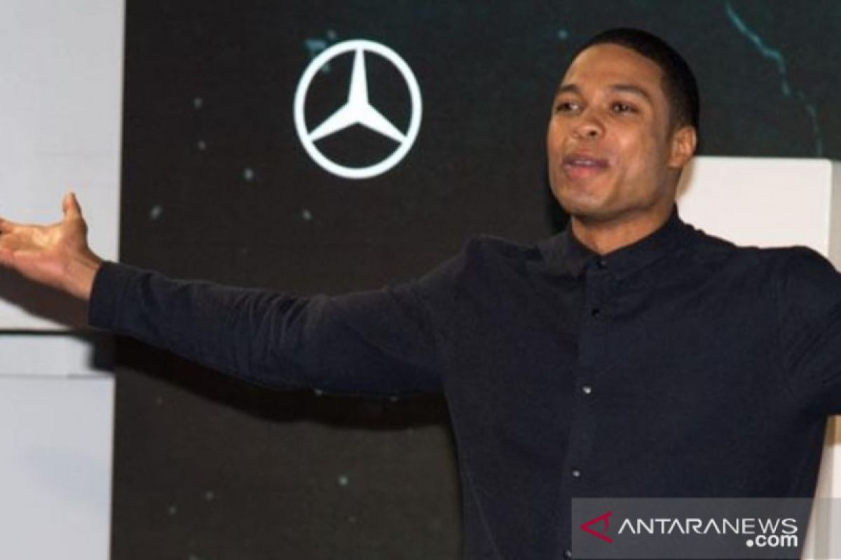 Ray Fisher tantang Joss Whedon untuk menuntutnya secara hukum