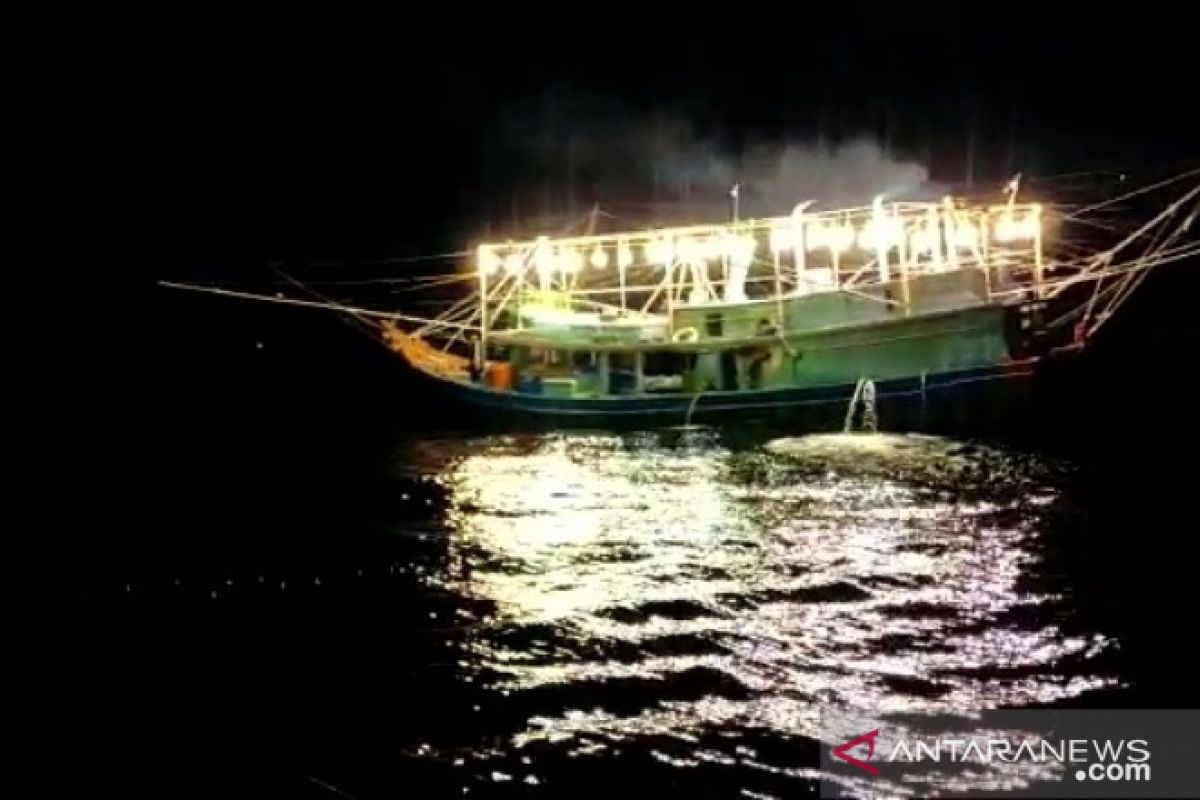 Dikejar warga 6 kapal ikan kabur dari Tambelan