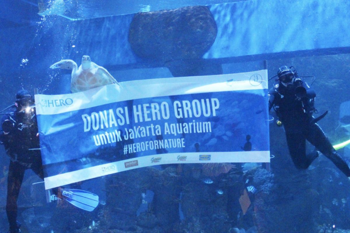 Hero donasi pakan satwa Jakarta Aquarium