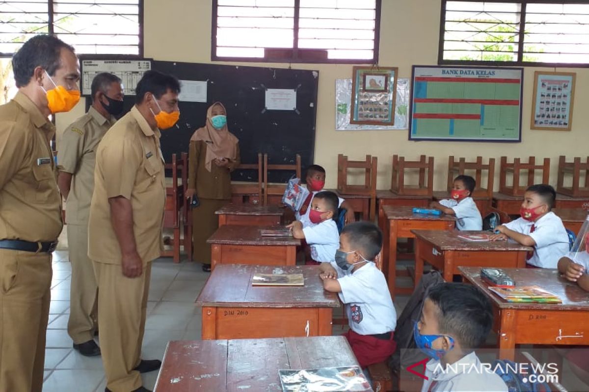 Bupati Belitung tinjau penerapan protokol kesehatan di sekolah