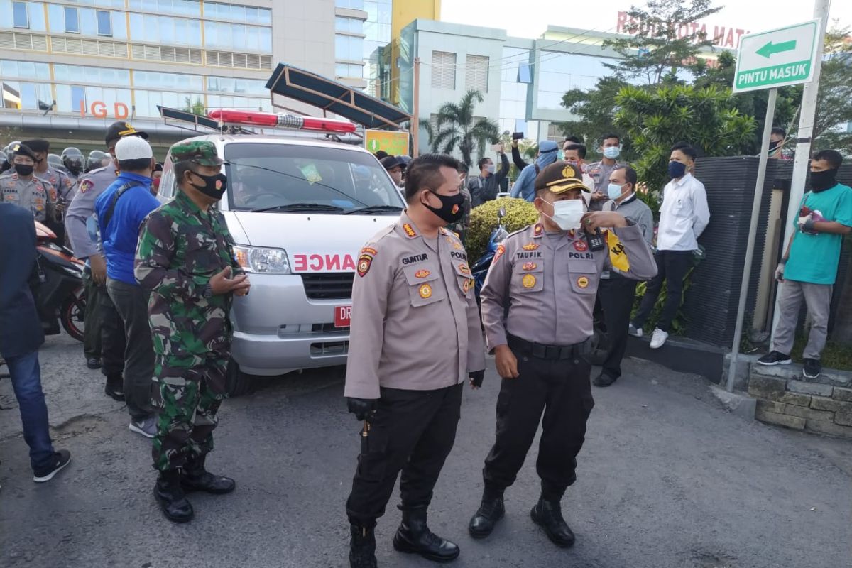 Polisi Mataram gagalkan penjemputan paksa paksa jenazah COVID-19