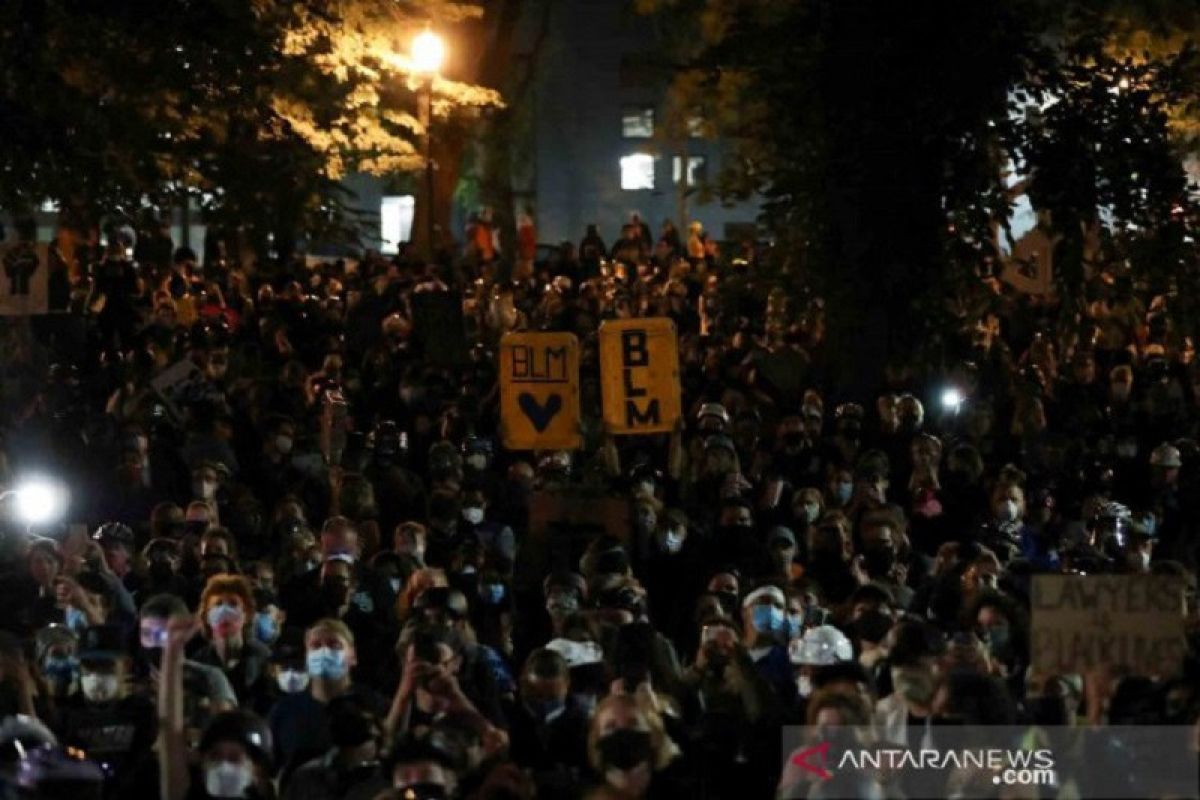 Ribuan orang unjuk rasa ikuti demonstrasi Black Lives Matter di Seattle-AS