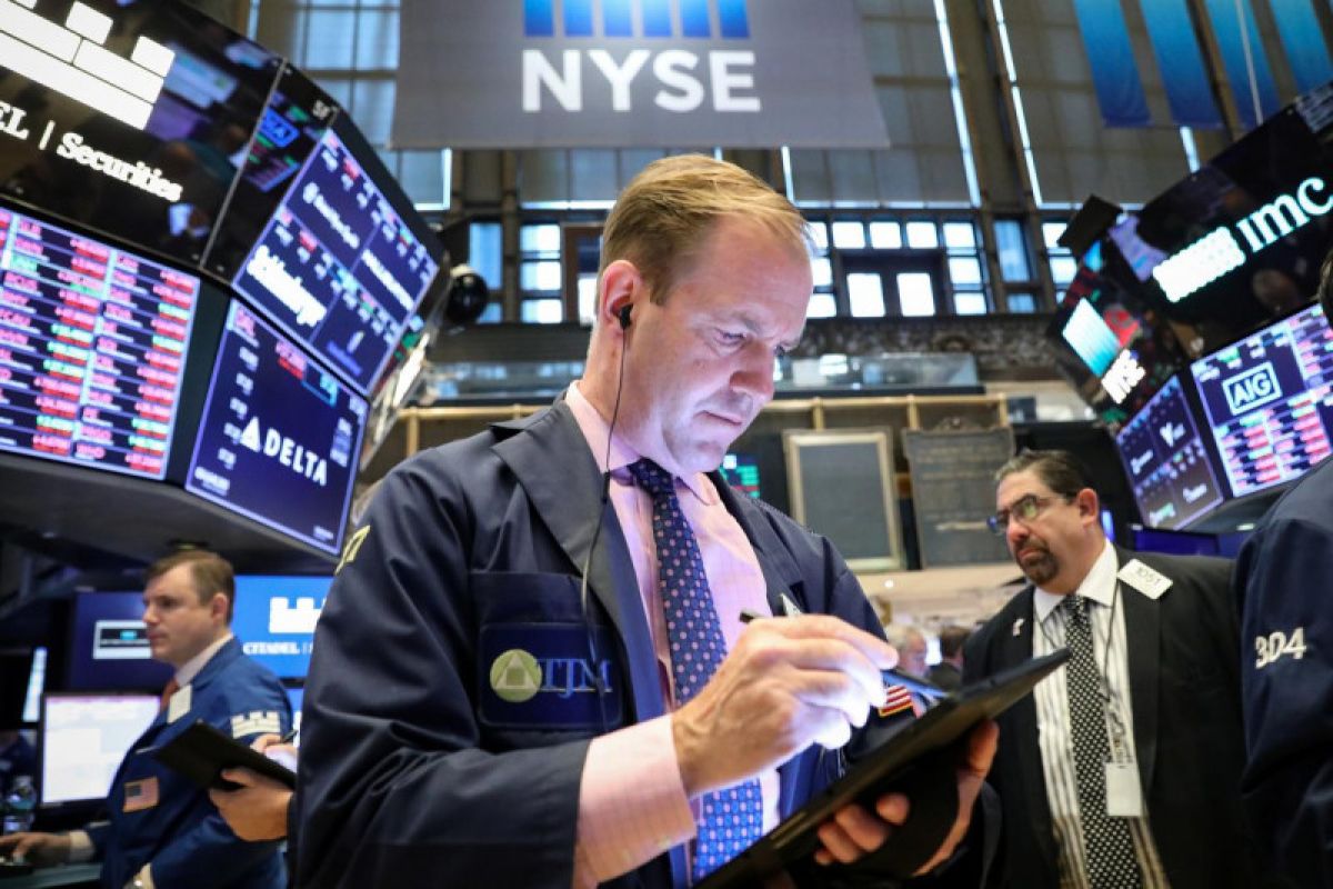Saham-saham Wall Street dibuka bervariasi di tengah reli saham teknologi dan virus