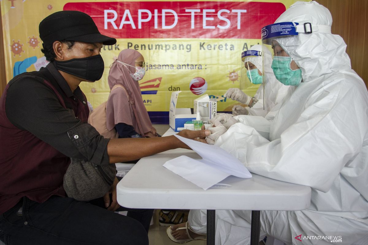 Manfaatkan suasana, tiga calo tes cepat beraksi di stasiun