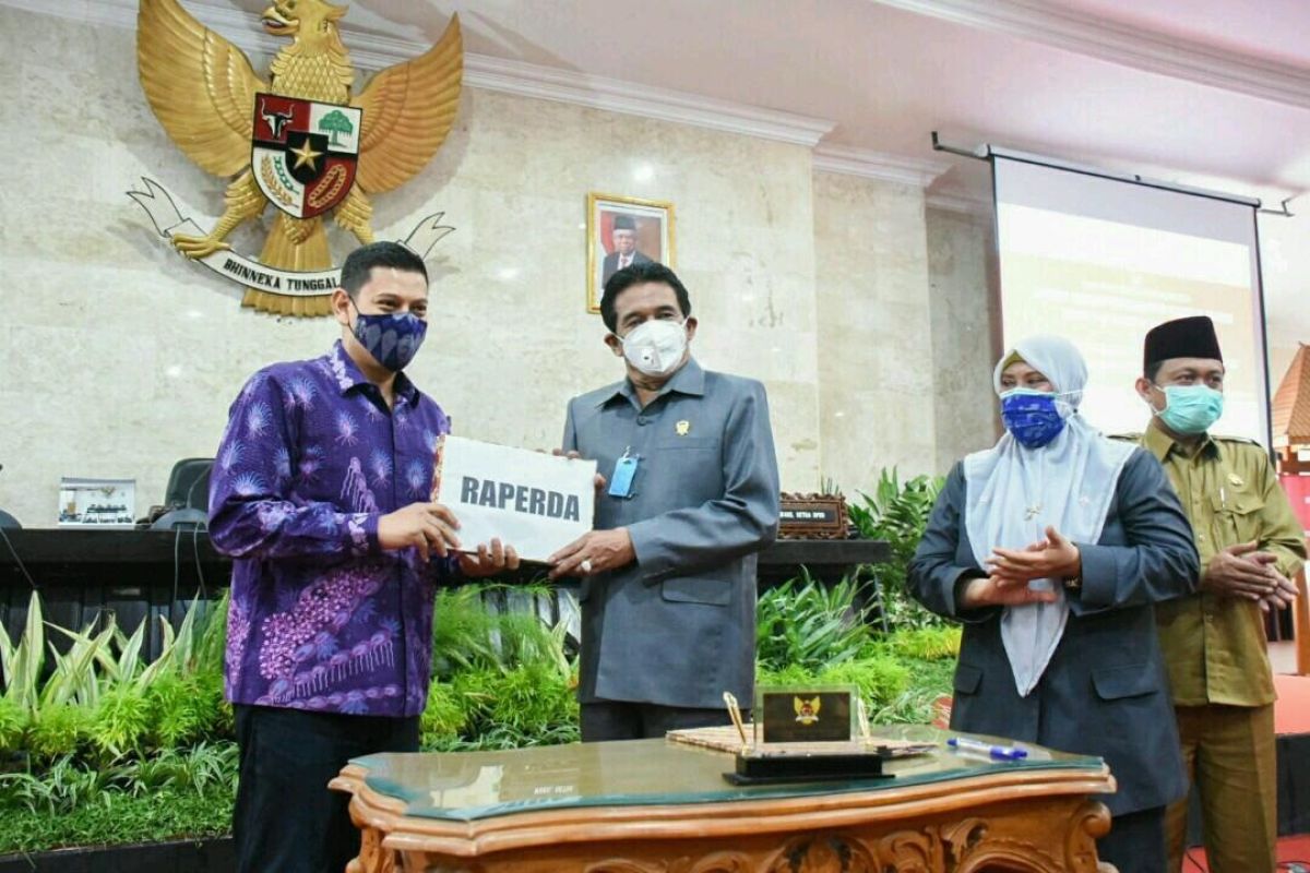 Wali Kota Kediri dengarkan pendapat akhir fraksi dalam Rancangan Pertanggungjawaban Pelaksanaan APBD Kota Kediri TA 2019