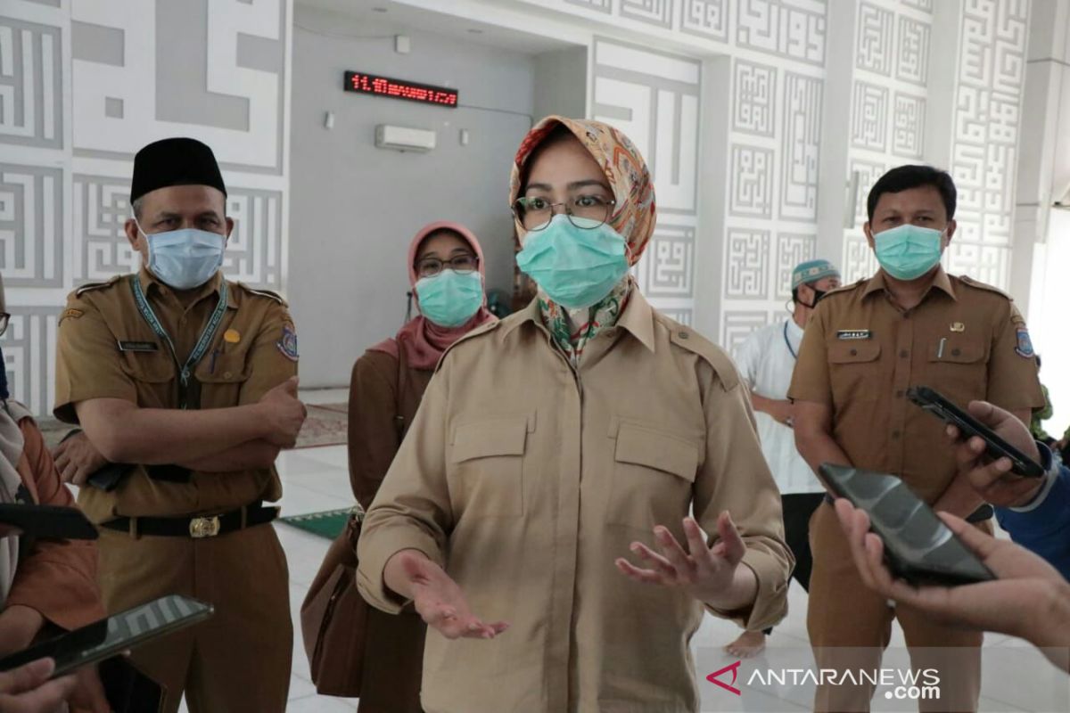 Walikota Tangsel imbau petugas pemotong hewan kurban gunakan APD