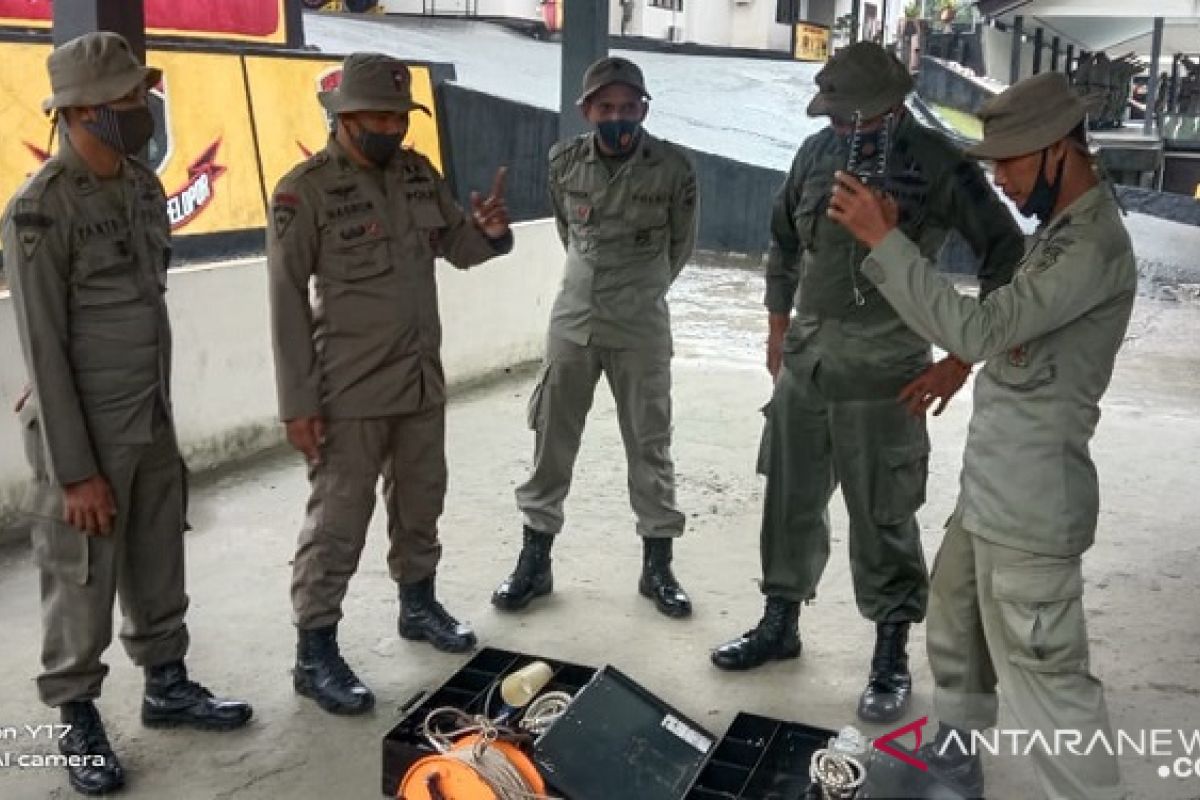 Personil Detazemen Gegana Polda Maluku latihan kemampuan khusus