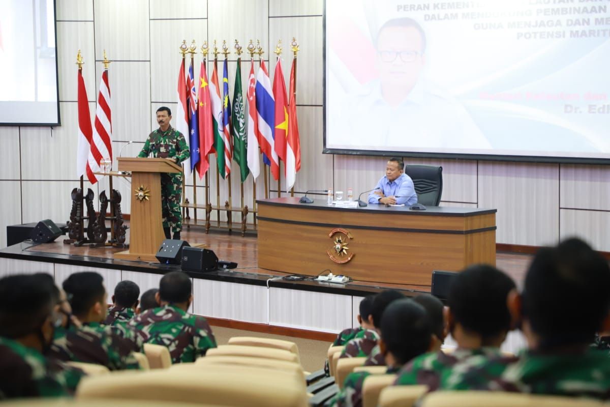 Menteri Edhy  kenalkan tambak udang milenial ke perwira siswa Seskoal