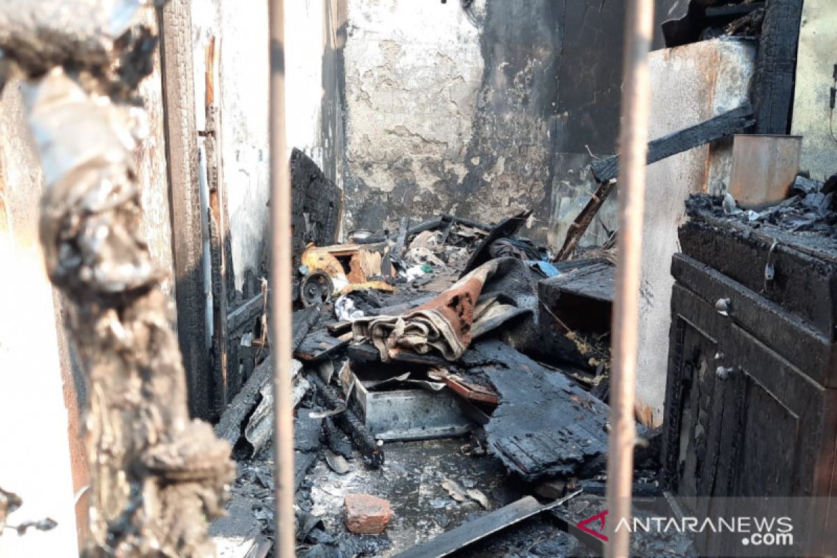 Gudang beras dan kontrakan di Slipi, Jakarta Barat  hangus terbakar