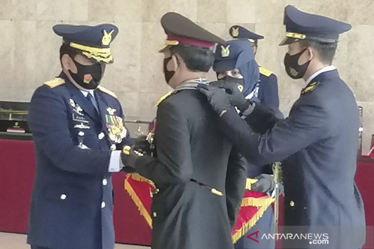 Kapolri dianugerahi bintang angkatan kelas utama