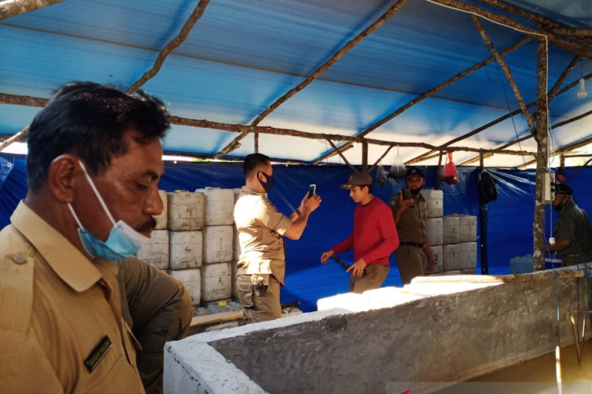 Bupati Belitung gerebek gudang penampungan minuman keras jenis arak