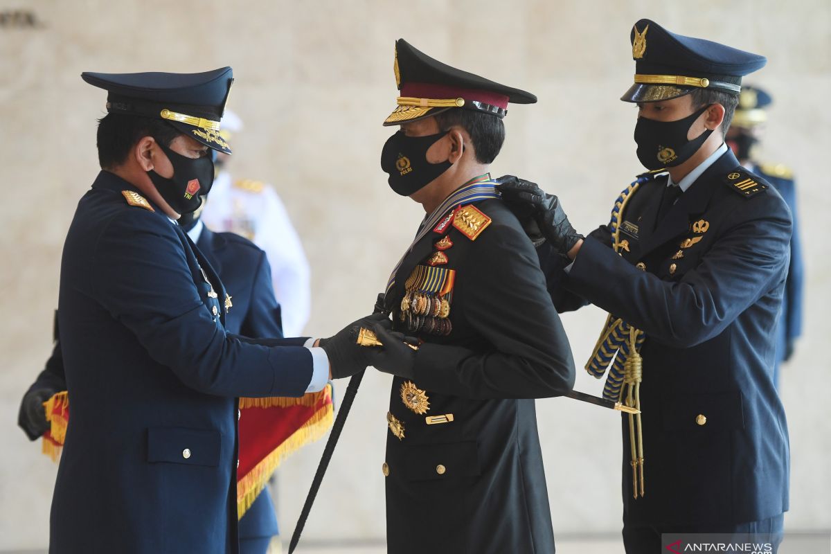 Panglima TNI anugerahi Kapolri 3 Bintang Utama Darat, Udara dan Laut