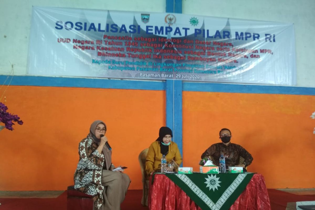 Ini empat pilar kebangsaan untuk pedoman kehidupan, disosialisasikan anggota DPD-RI di Pasaman Barat