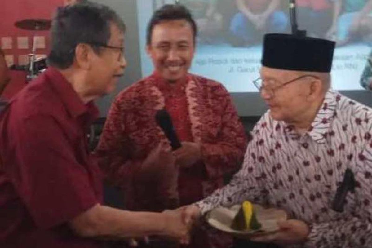 Sastrawan dan budayawan Ajip Rosidi berpulang