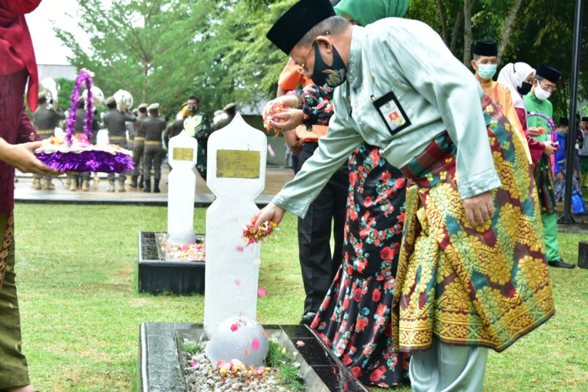 Rangkaian kegiatan HUT Bengkalis,  Plh Bupati ziarah ke makam pahlawan