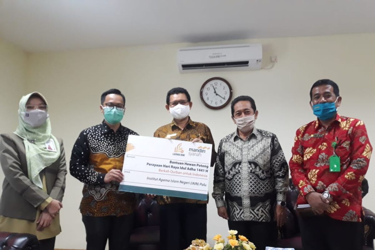 Bank Mandiri Syariah  salurkan bantuan hewan kurban ke IAIN Palu