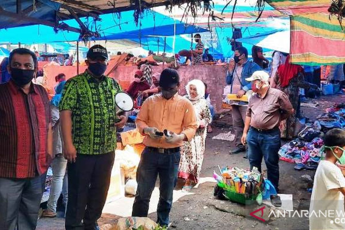 Pedagang pasar di Tapsel dilarang berjualan bila tidak pakai masker