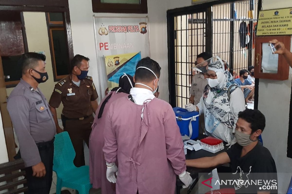 30 tahanan Polres Bangka Barat jalani tes cepat