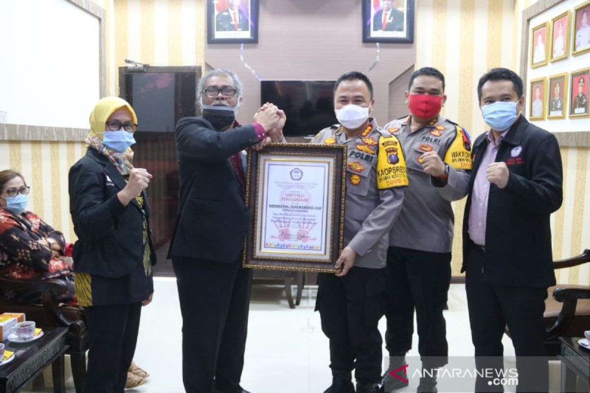 Kapolresta Deli Serdang terima penghargaan dari Komnas  Perlindungan Anak Indonesia