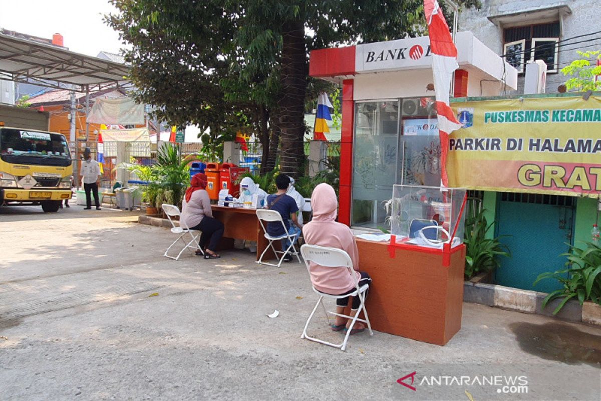 30 panitia kurban di Kemayoran jalani tes COVID-19