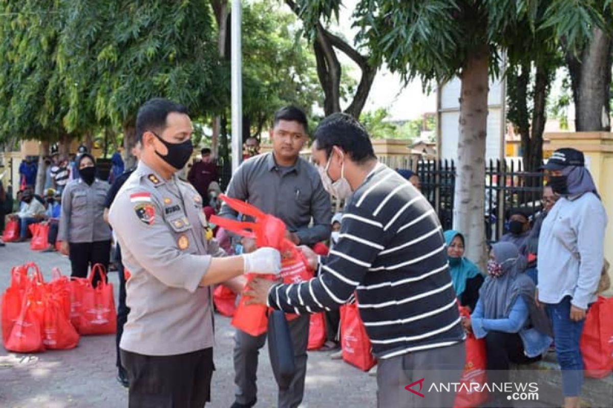 Kapolres Palu berbagi dan bersosialisasi bahaya corona