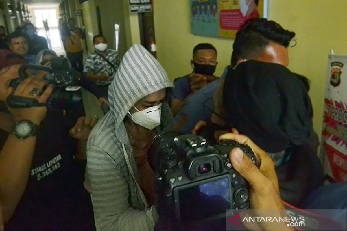 Polisi sita Rp15 juta dan satu alat kontrasepsi terkait penangkapan artis FTV VS