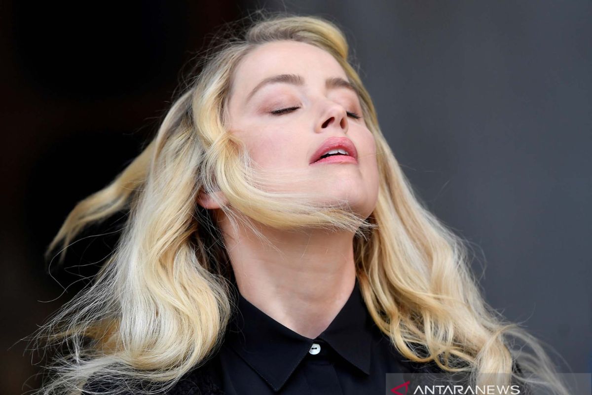 Bukti kekerasan Amber Heard pada adiknya diungkap pengacara