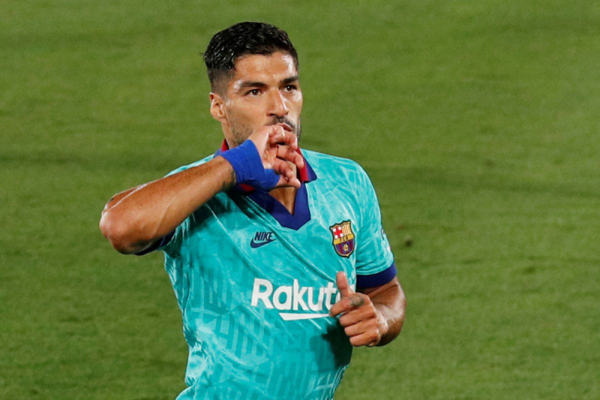 Luis Suarez menangis saat pamitan dari Barcelona