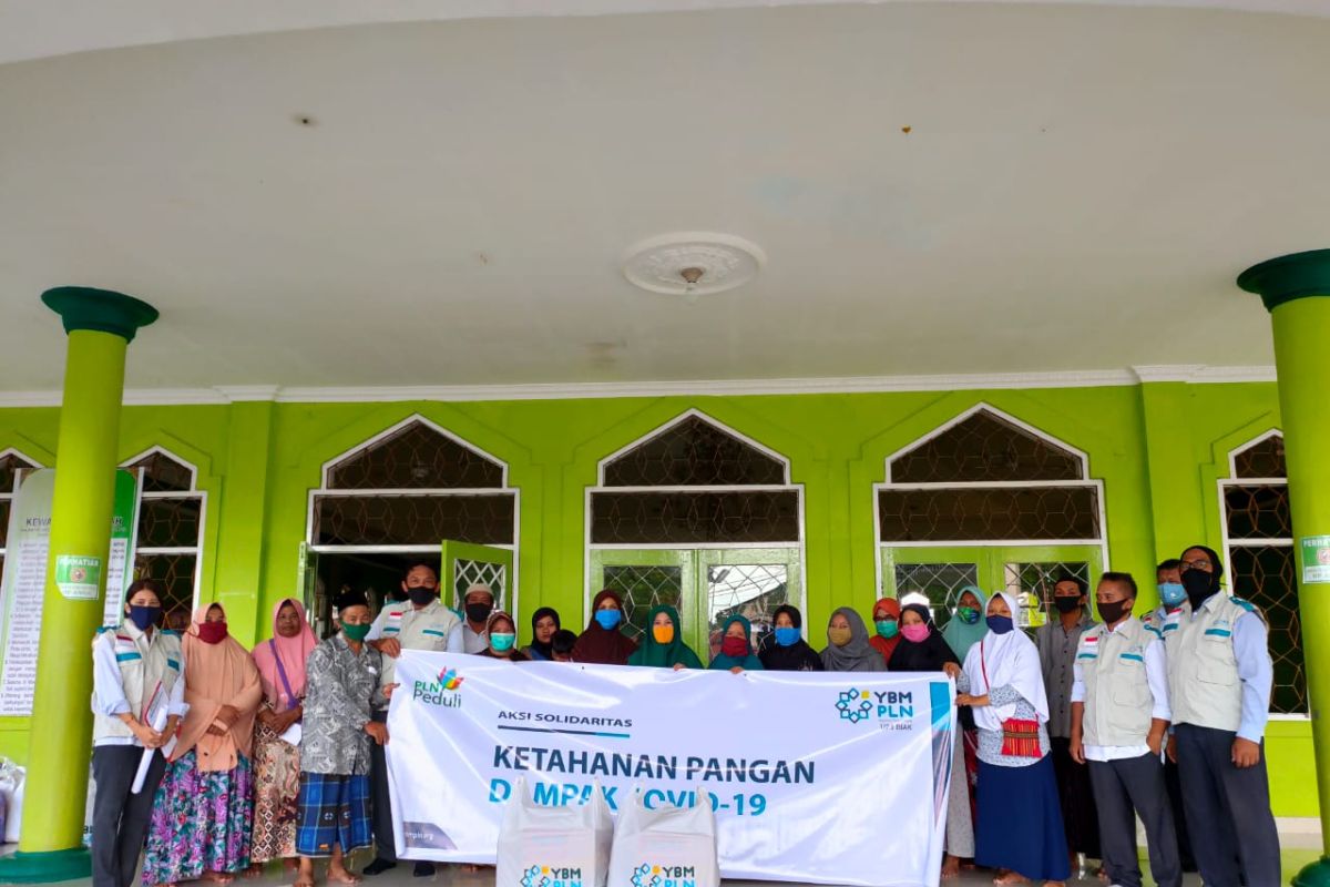 YBM UP3 Biak salurkan bantuan paket sembako dan uang kepada 150 warga terdampak COVID-19