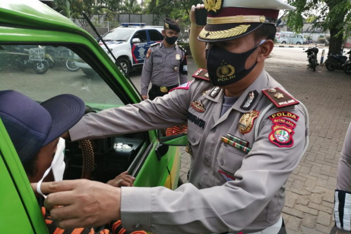 Pengendara tak gunakan masker dapat tilang teguran di Kalideres