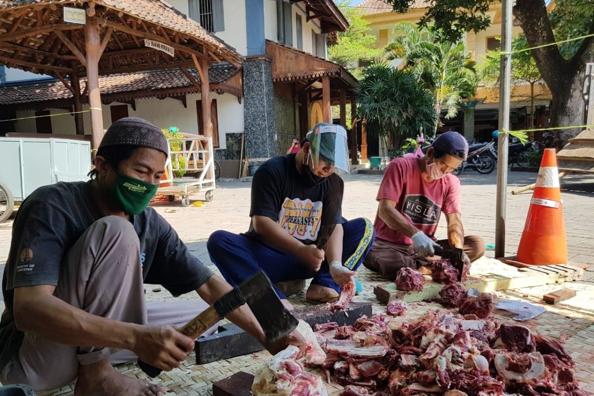 Pesantren Tebuireng Jombang menyembelih 22 ekor sapi