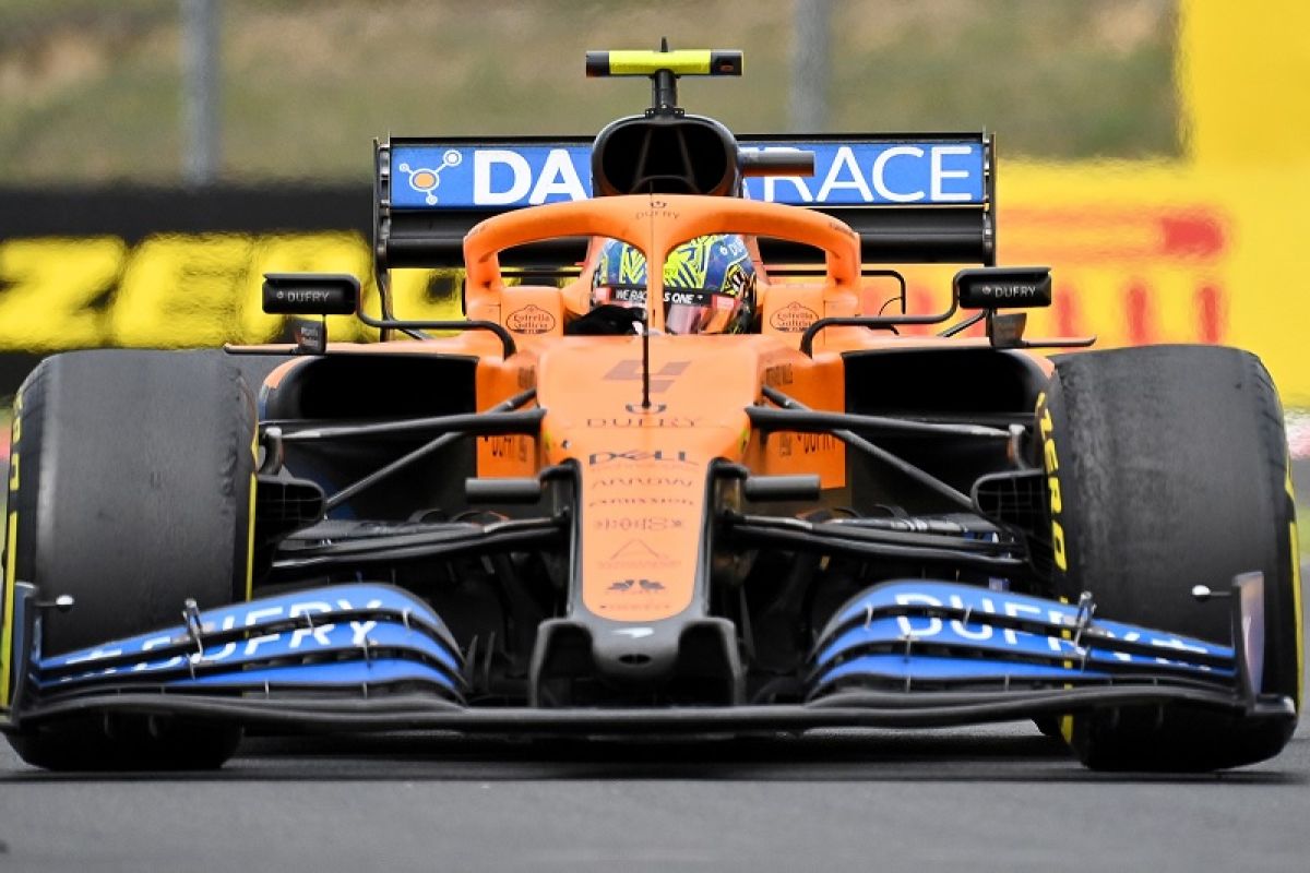 Lando  Norris kenakan helm spesial kreasi fan cilik di Grand Prix Britania