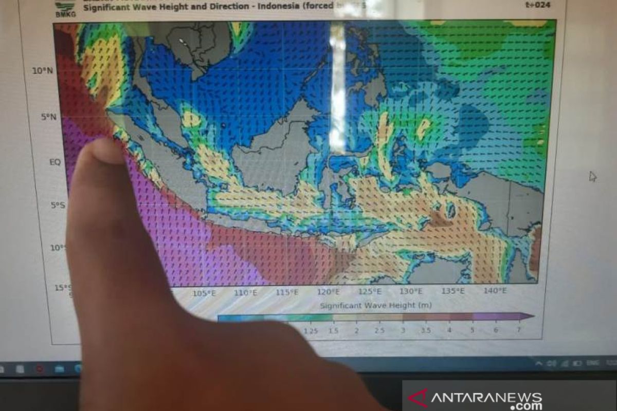 BMKG ingatkan warga pantai barat Aceh hindari aktivitas di pantai