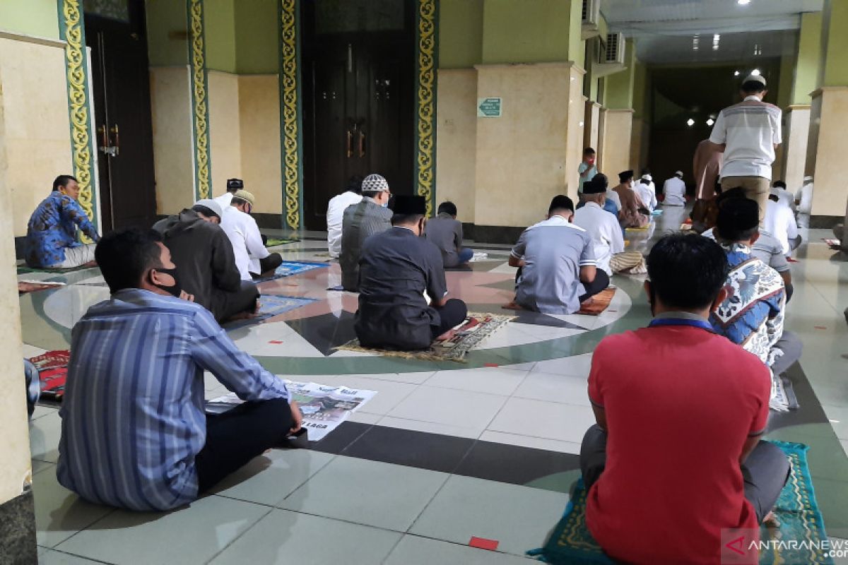 Warga Pekanbaru berbondong-bondong ke masjid laksanakan salat Id