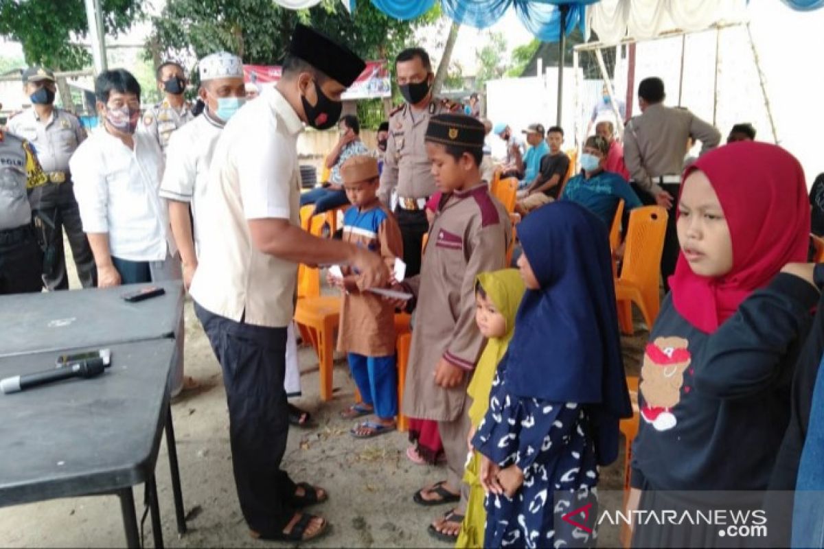 Polres Tanjungbalai sembelih hewan kurban dan santuni anak yatim