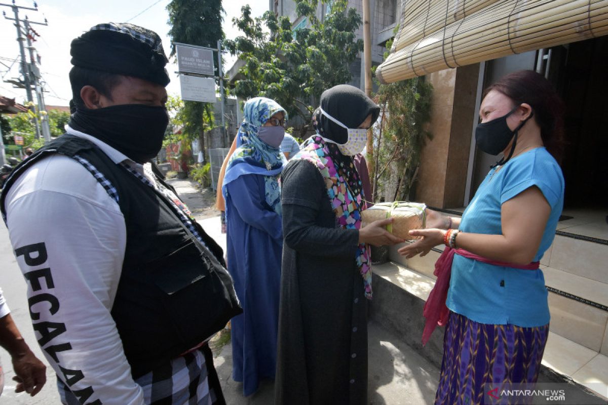 Orang muda Katolik di perbatasan Indonesia - Malaysia jaga Shalat Idul Adha