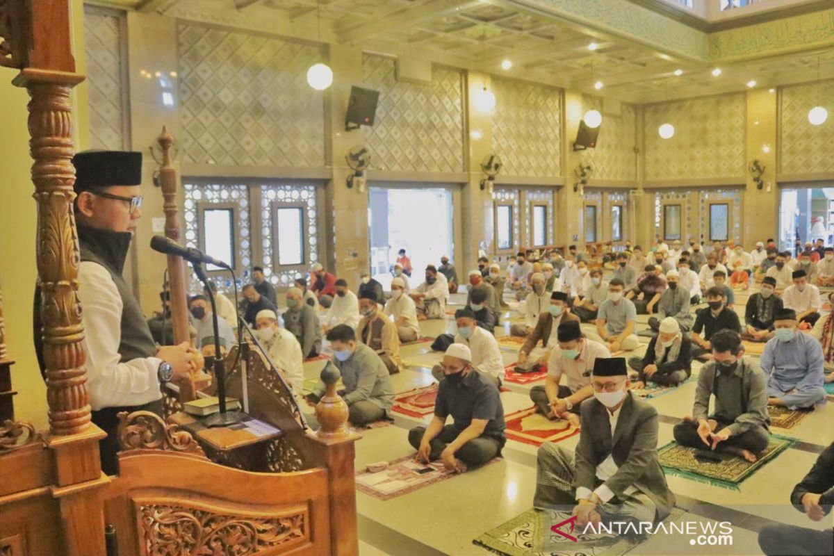 Walkot dan wawali kota Bogor laksanakan sholat Idul Adha di Masjid Raya