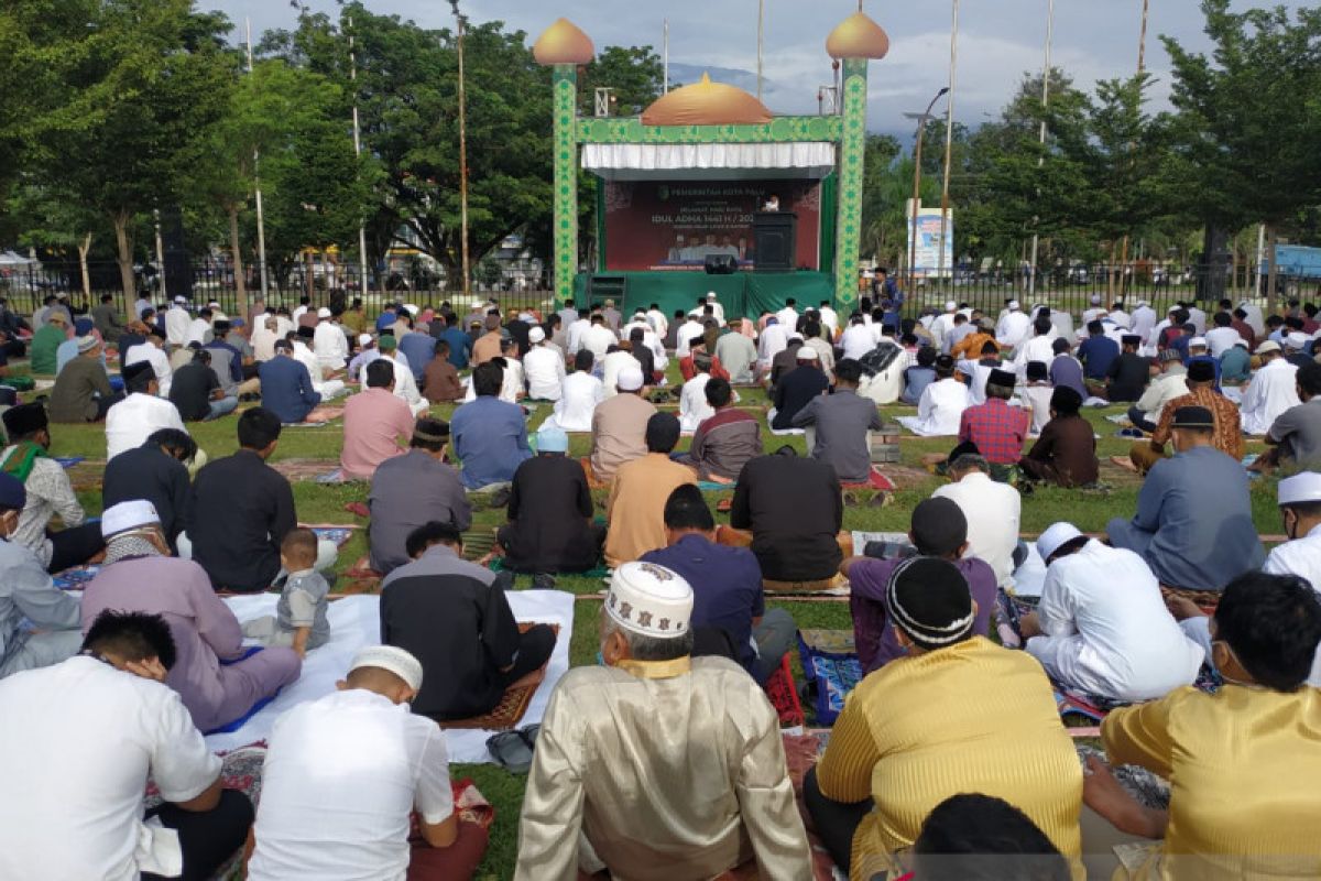Wali Kota Palu Shalat Idul Adha bersama warga  di Lapangan Vatulemo