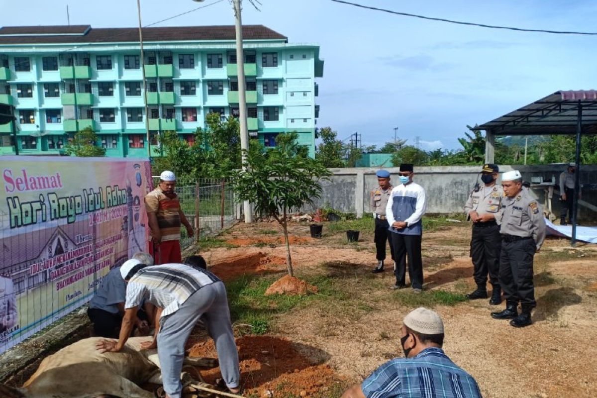 Polres Tapteng berkurban untuk masyarakat miskin