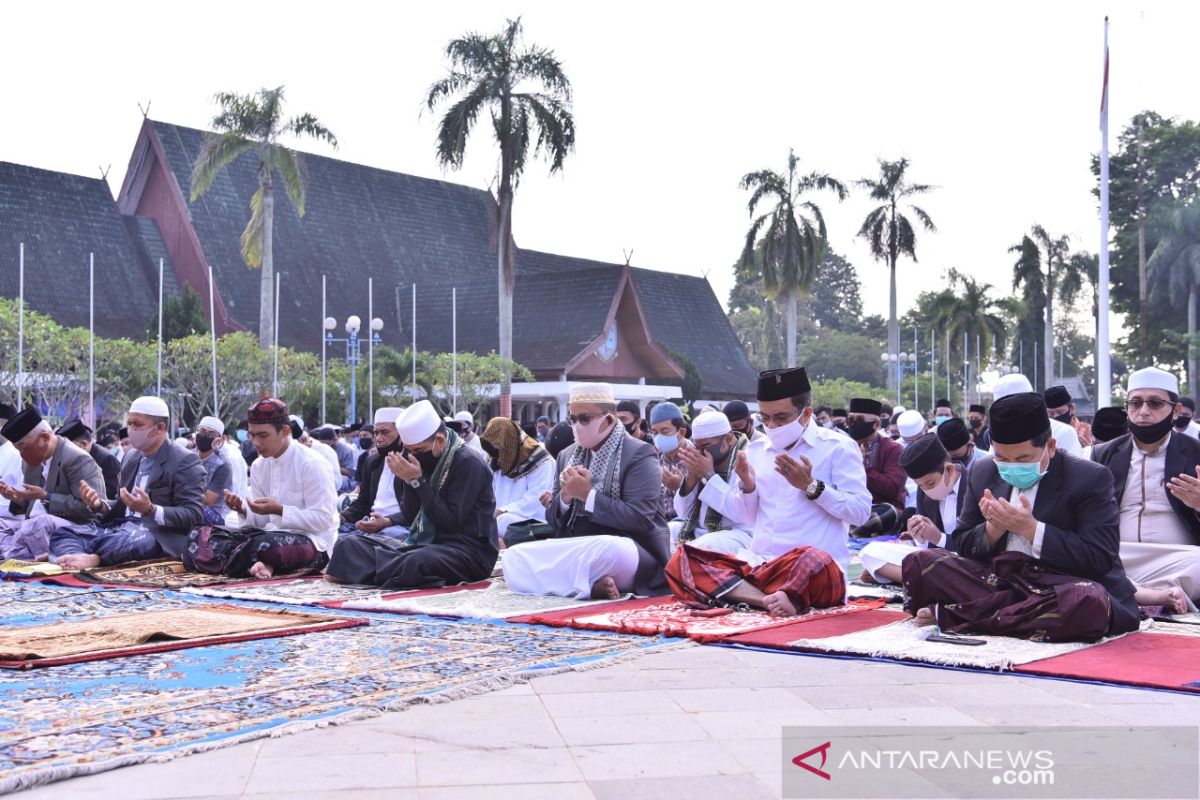 Pemkot Jambi gelar sholat Ied dan kurban di lapangan kantor wali kota