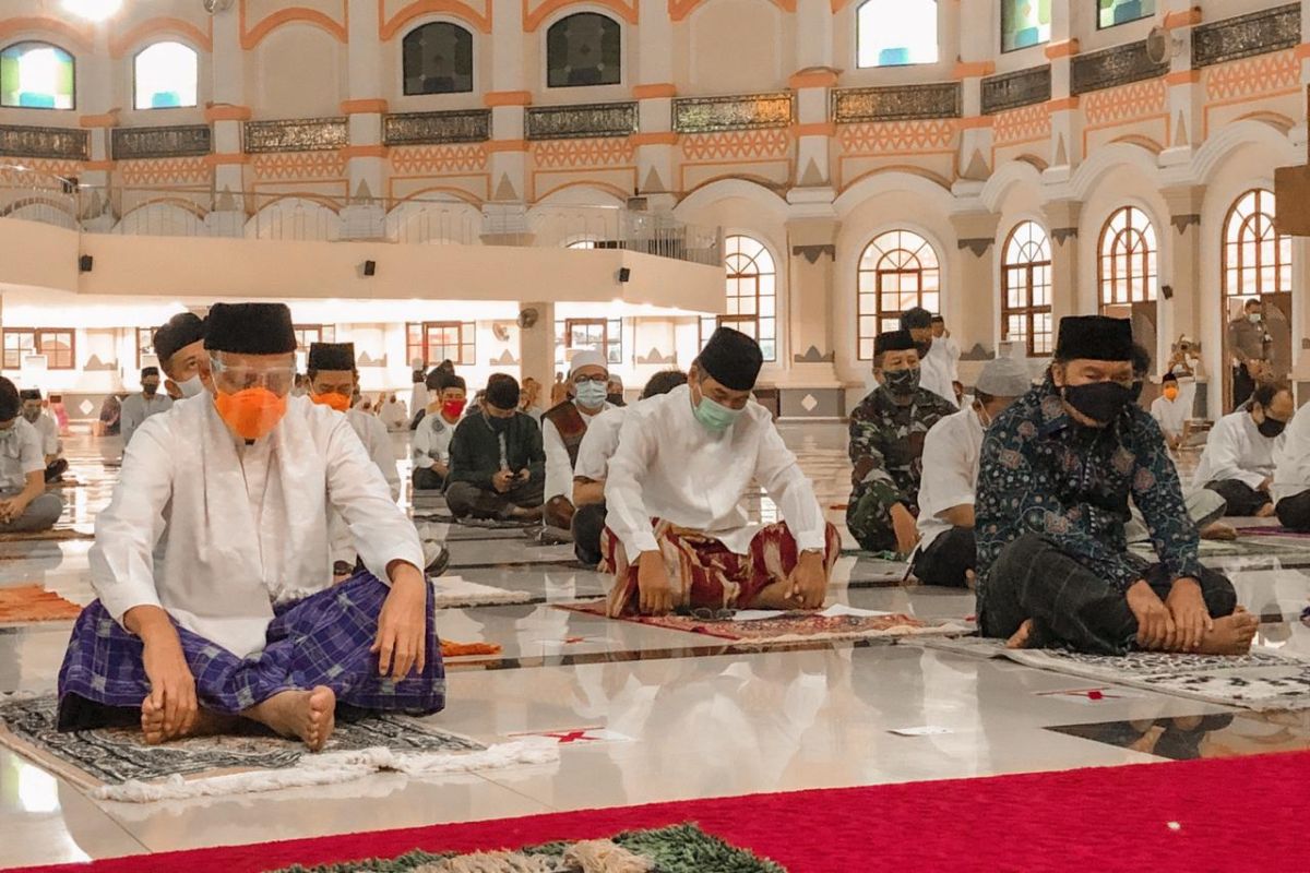 Gubernur Banten  Wahidin Halim Idul Adha dengan protokol kesehatan di Al Bantani