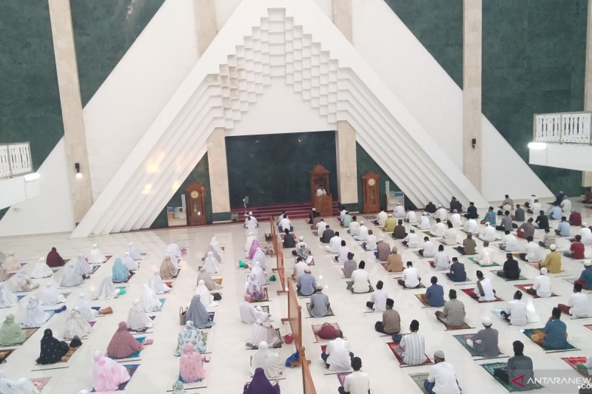 Jemaah Masjid KH Hasyim Asy'ari juga patuhi protap COVID-19