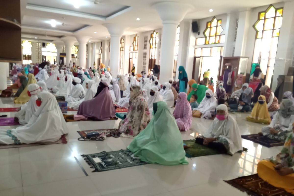 Masjid Agung Nurul Iman terapkan protokol kesehatan COVID-19 saat shalat Idul Adha