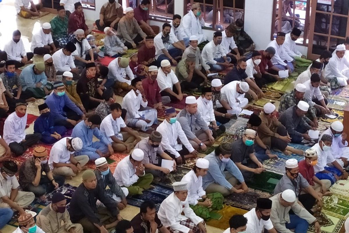 Umat Islam Pematangsiantar shalat Idul Adha di masjid