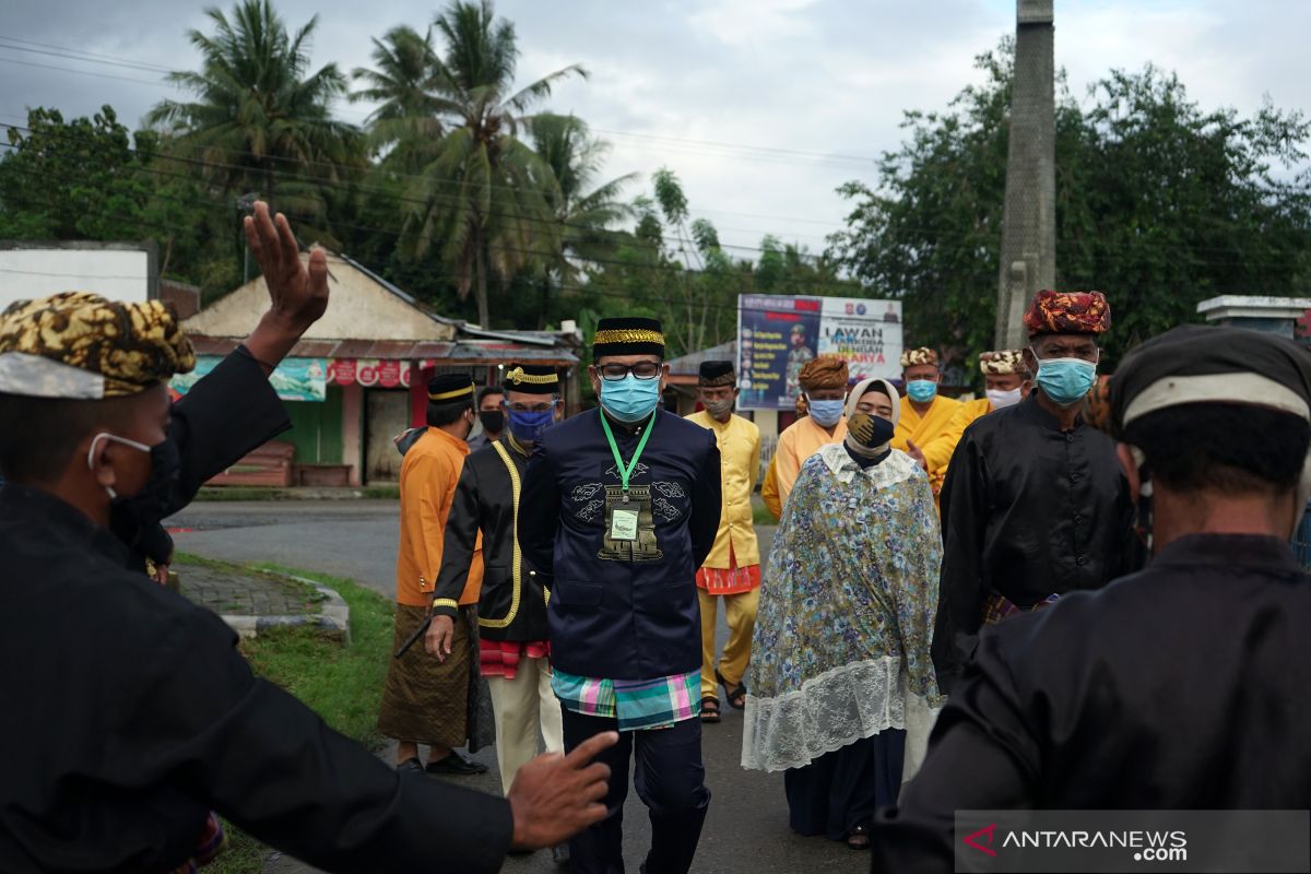 Bupati Bone Bolango dijemput secara adat tunaikan Shalat Idul Adha