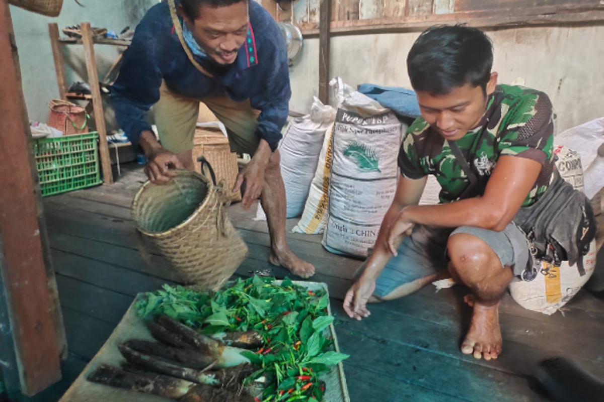 Ucapan terima kasih warga Beringin Rayo kepada anggota TMMD 108 Kodim 1203/Ktp