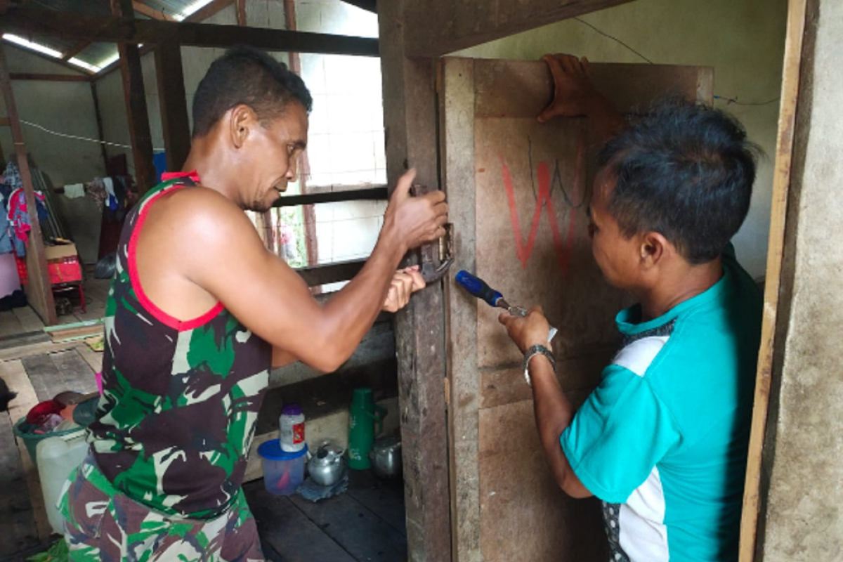 Sehari sebelum penutupan, angota TMMD bantu warga Desa Beringin Rayo
