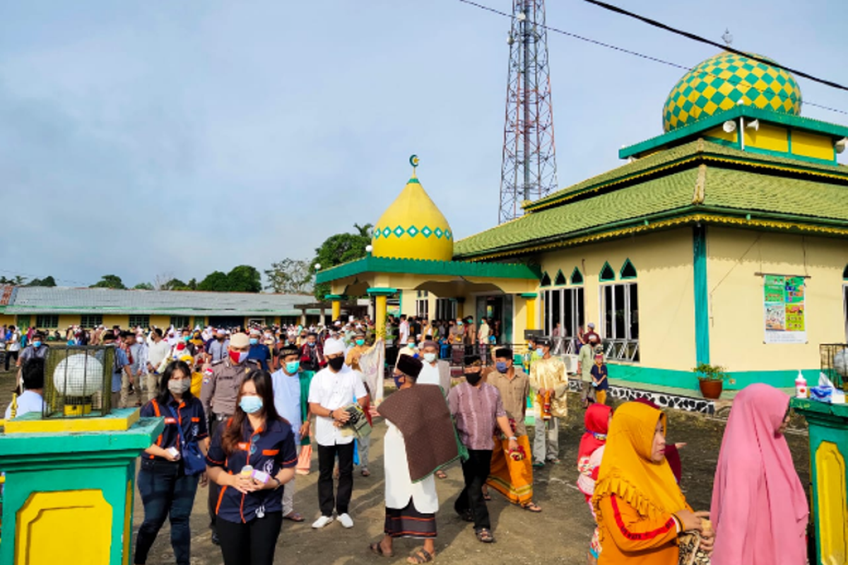 Orang Muda Katolik di batas Indonesia - Malaysia ikut jaga Shalat Idul Adha